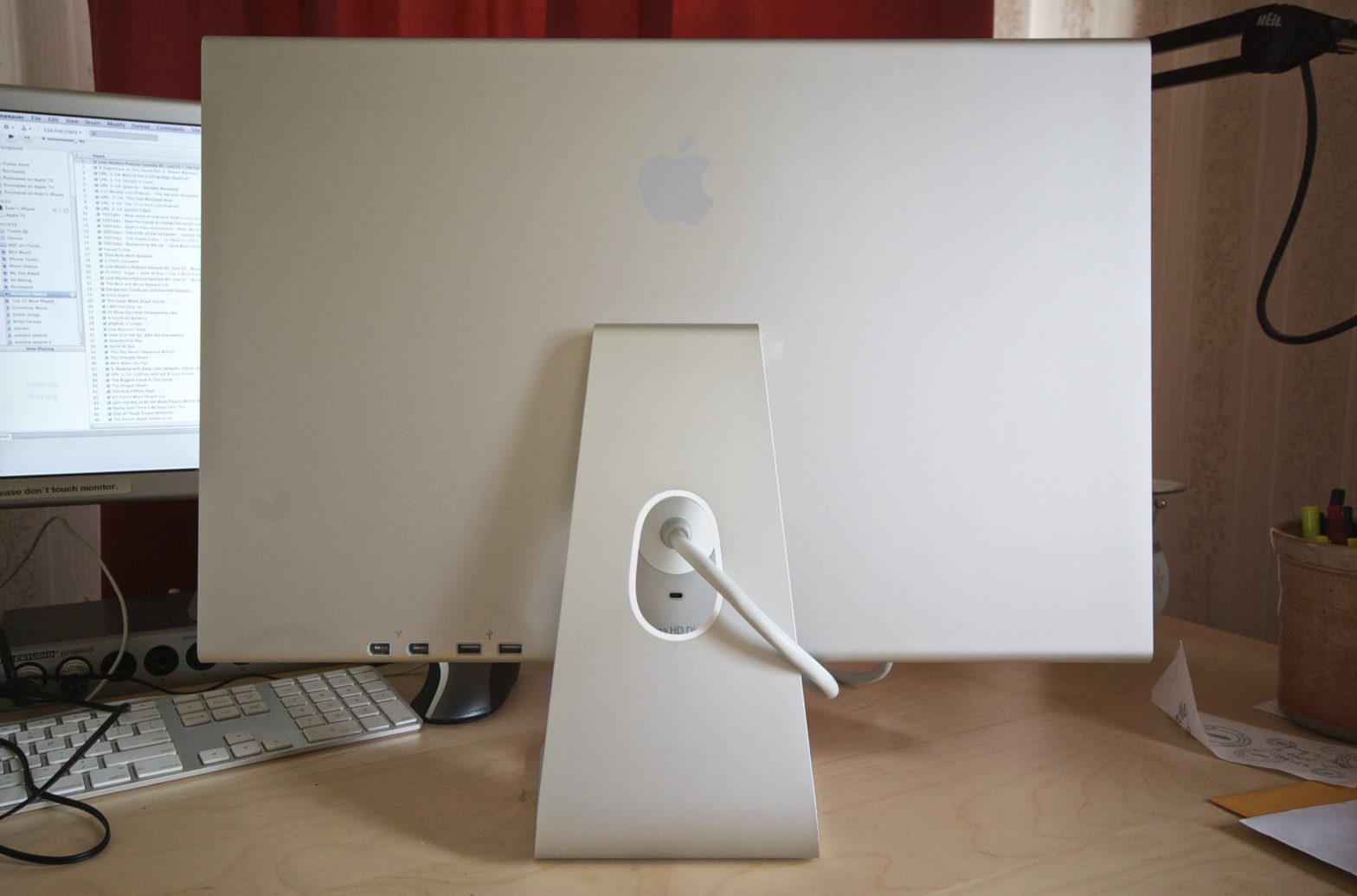 23″ Apple Cinema Display (rear)
