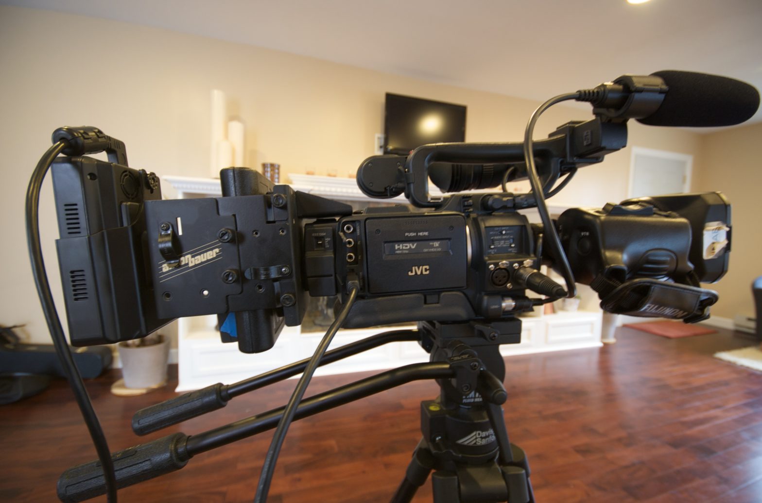 JVC GY-HD110U video camera
