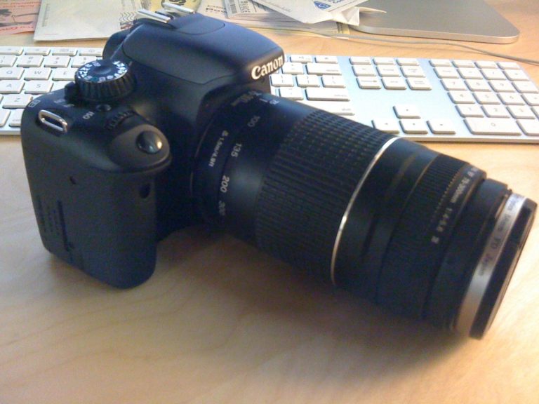 Canon T2i 550D with Canon EF75-300mm 1:4-5.6 III